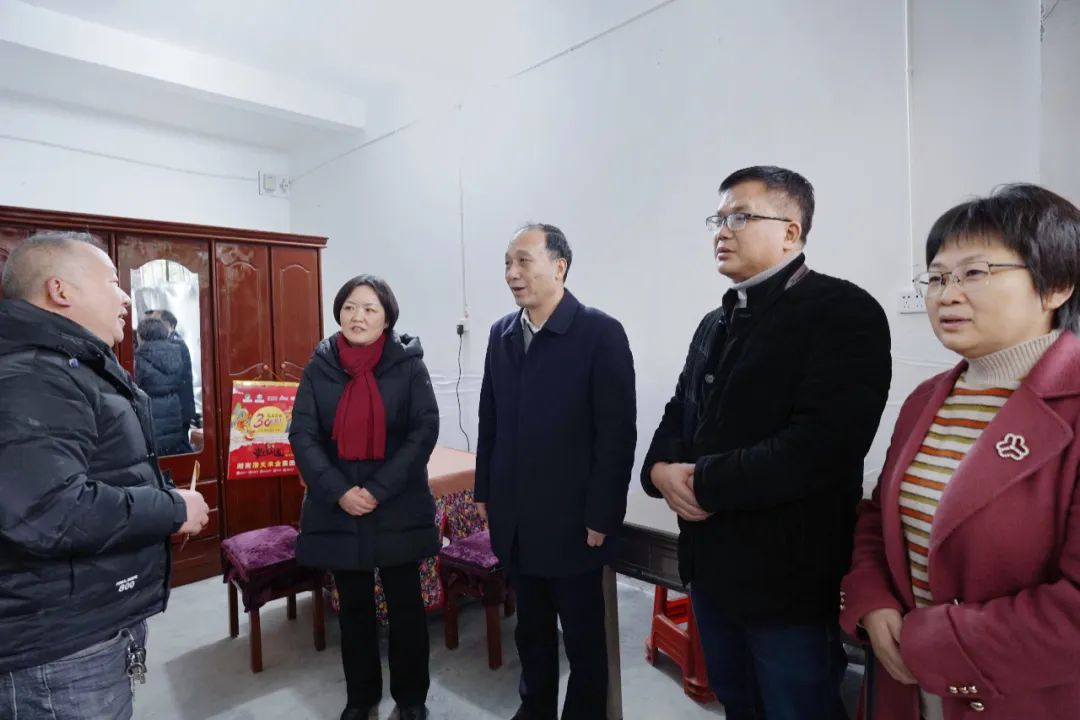 杨博理率队走访慰问“双联”企业困难职工_邵阳头条网