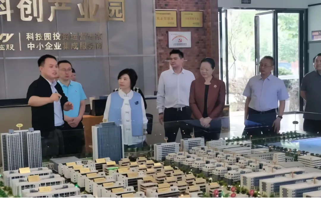 邵阳市政协调研组赴永州调研园区管理体制改革工作(图1)