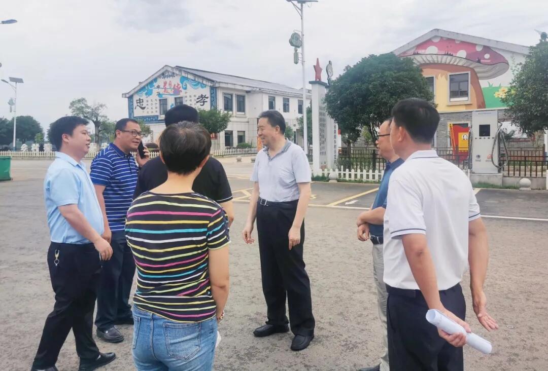 毛万春在邵阳县新田村调研：久久为功、攻坚克难，让乡村生态更美产业更兴百姓更富(图1)