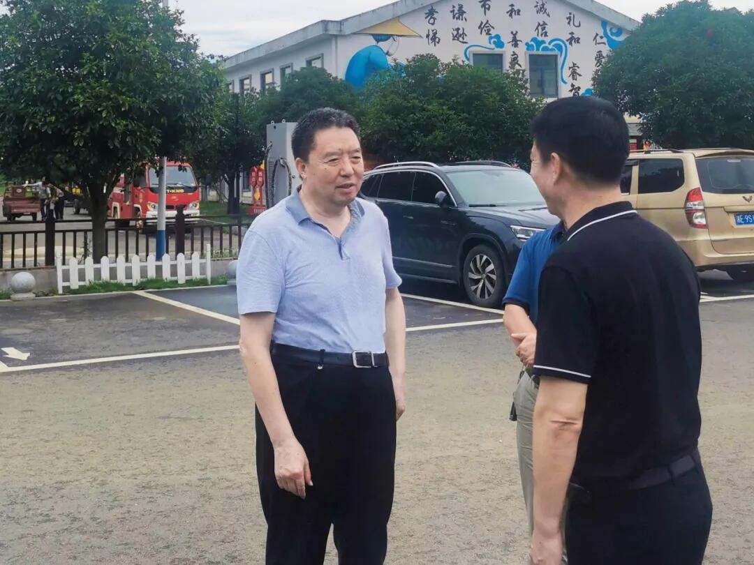 毛万春在邵阳县新田村调研：久久为功、攻坚克难，让乡村生态更美产业更兴百姓更富(图2)