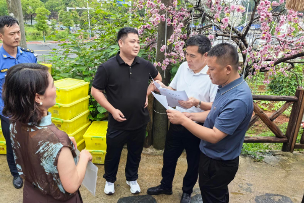 邵阳市政协开展邵水河岸餐饮油烟管控和污水管网建设民主监督活动